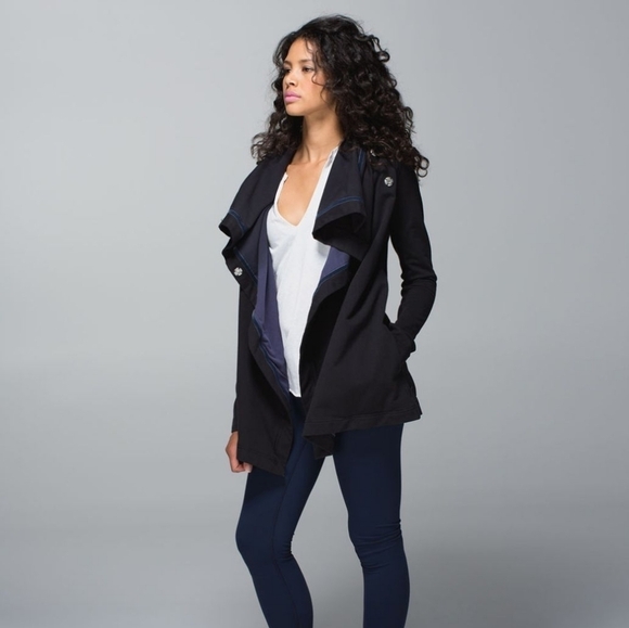 Lululemon Savasana Black Wrap Cardigan Jacket Women Size 8 style W4264S - Picture 3 of 16